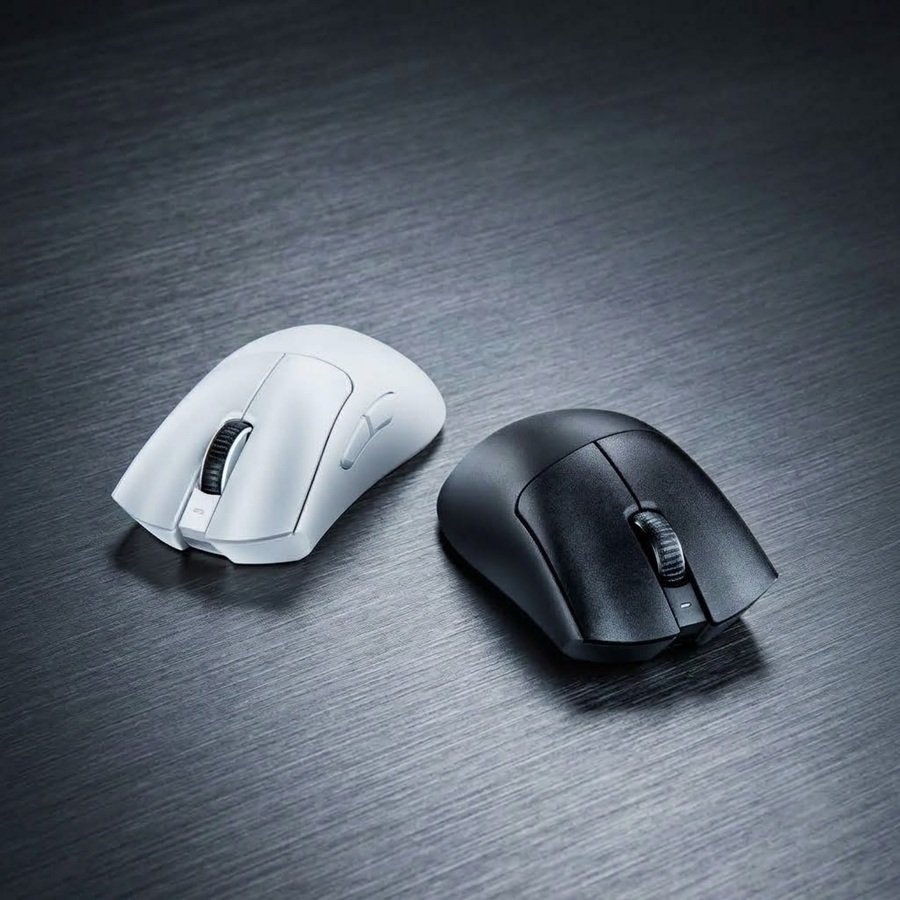 Razer DeathAdder V3 Pro chassis detail